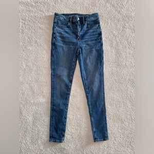 American Eagle Super High Rise Jeggings Woman Size 6 Regular Casual Medium Wash